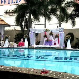 Pacific Breeze And Hotel Angeles